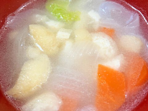 白菜、新玉ねぎ、油揚げ、人参の中華スープ